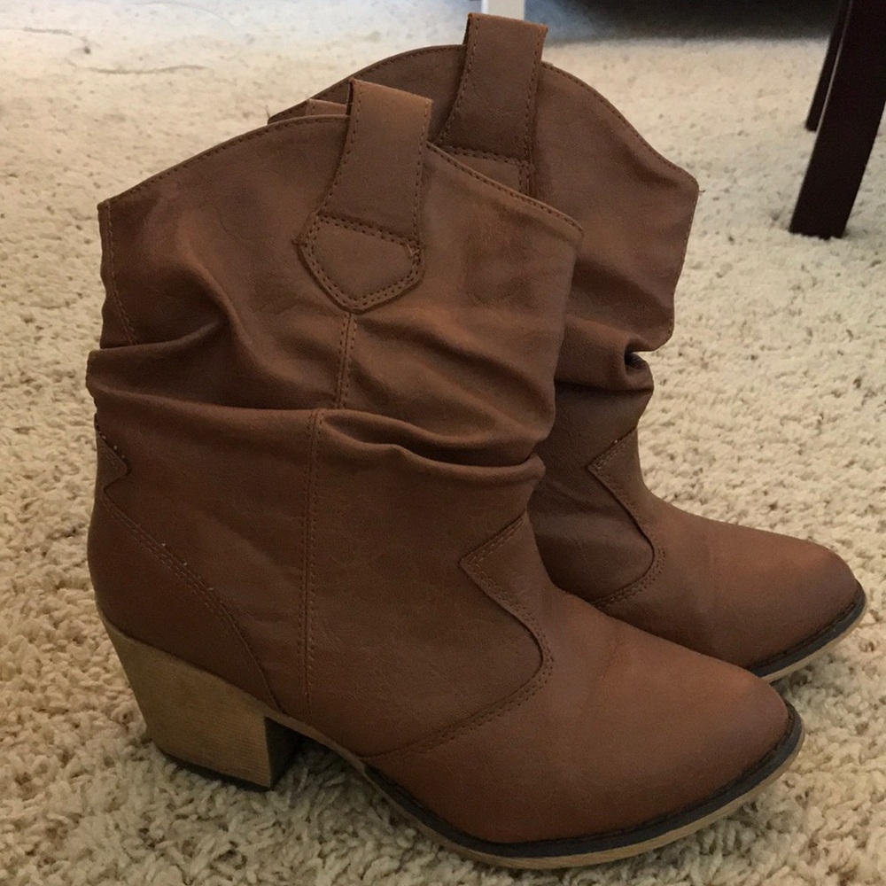used heel ruched ankle boot